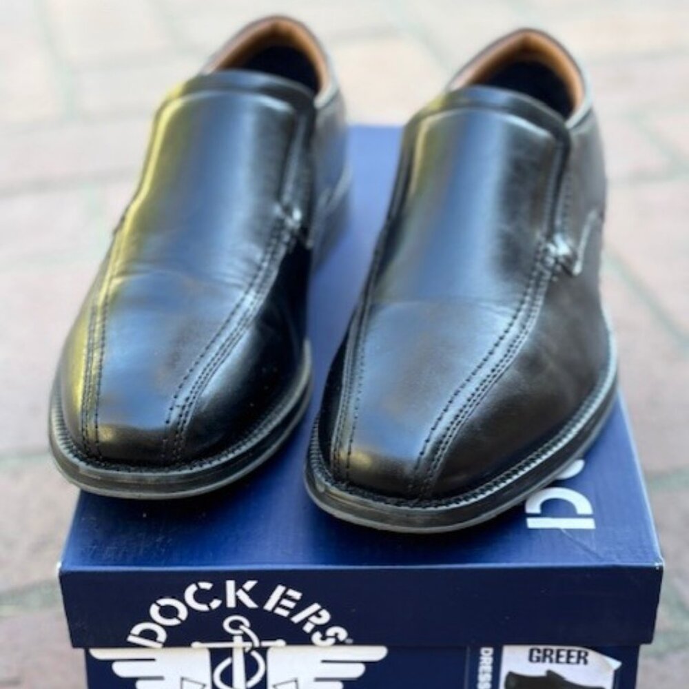 Men's Docker's Black Loafers/ Slip-on dress shoes Size 7.5